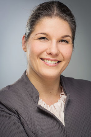 Dr. Annabel Oelmann